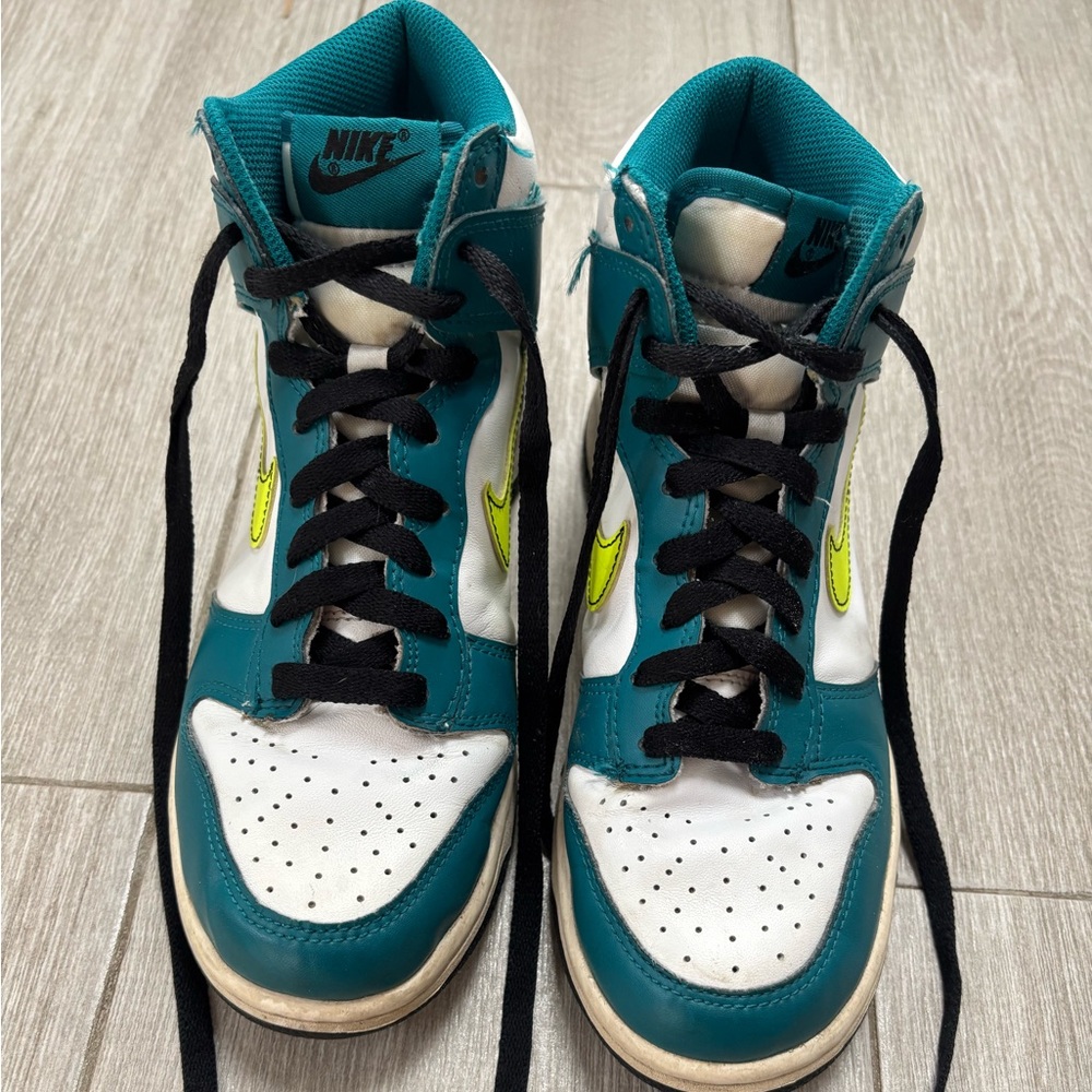 Nike Boys' Teal and White High-Top Sneakers 6.5Y